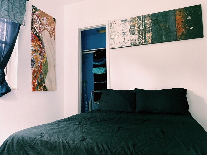 Building Photo - 1245 NW 26th St