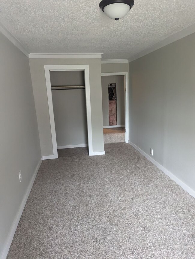 Building Photo - Freshly renovated 4 bedroom 2 bath home in...