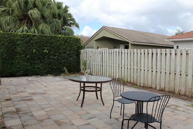 Building Photo - 16405 Sapphire St