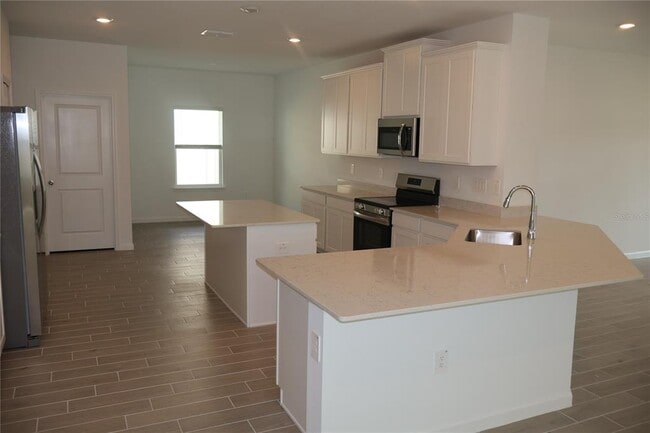 Building Photo - 3260 NE 40th Ln