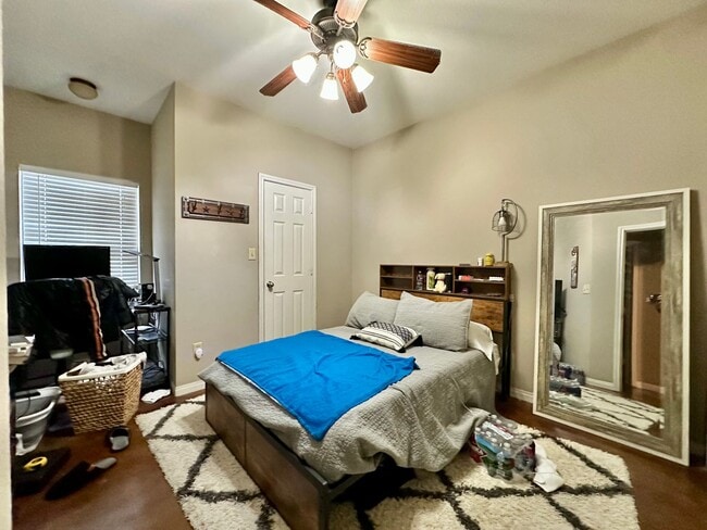 Building Photo - Spacious 4BR/3BA Baylor Bubble Home Minutes from Campus!