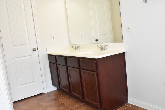 Building Photo - 20206 Sweet Magnolia Pl