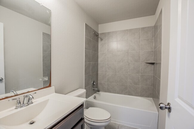 Building Photo - 1407 Wheatland Terrace Ln