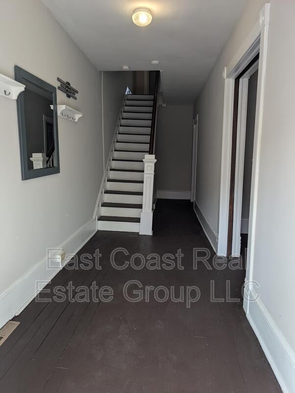 Building Photo - 304 1/2 W Martin St