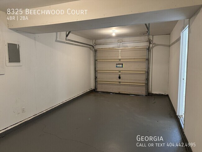 Building Photo - 8325 Beechwood Ct