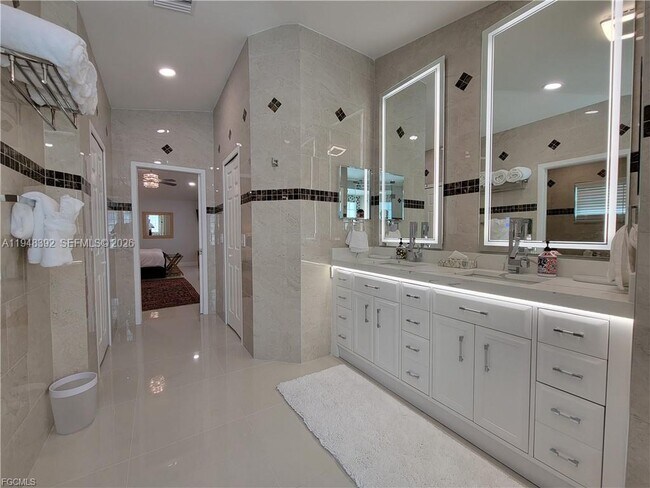 Building Photo - 237 SW 47th St