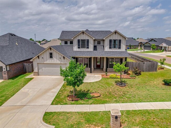 Building Photo - 915 Kings Canyon Rd