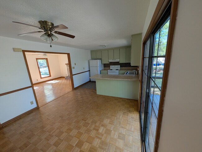 Building Photo - 2301 Wade Hampton Rd