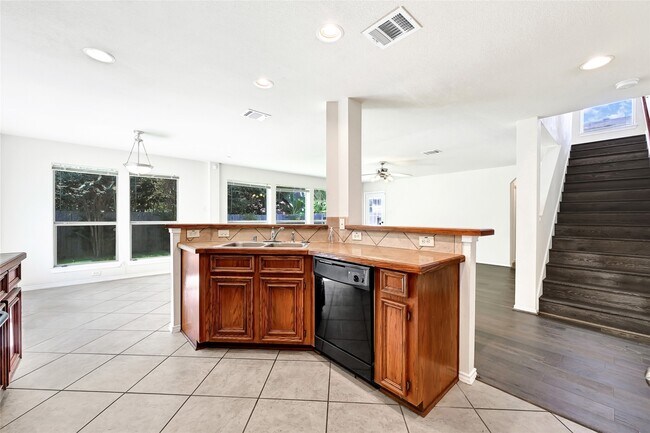 Building Photo - 11927 Shallow Oaks Dr