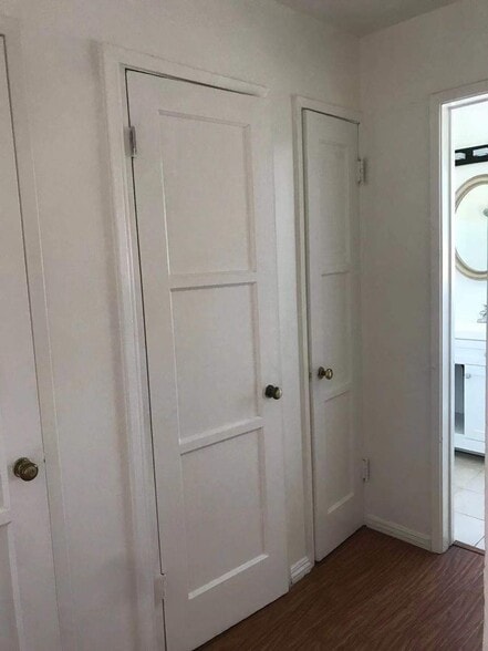 Building Photo - 2477 Silver Lake Blvd