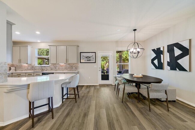 Building Photo - 9012 Golden Leaf Dr