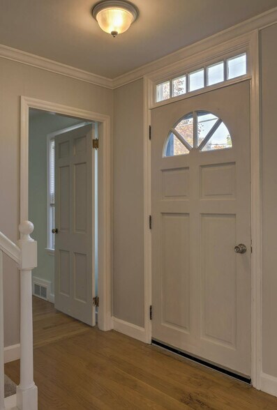 Building Photo - 35 Hastings Ave