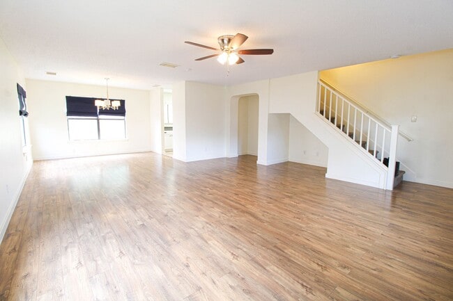 Building Photo - 8118 Chestnut Manor Dr