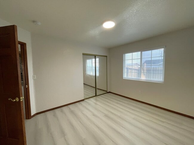 Building Photo - Charming Corner Home Located in North Cal ...