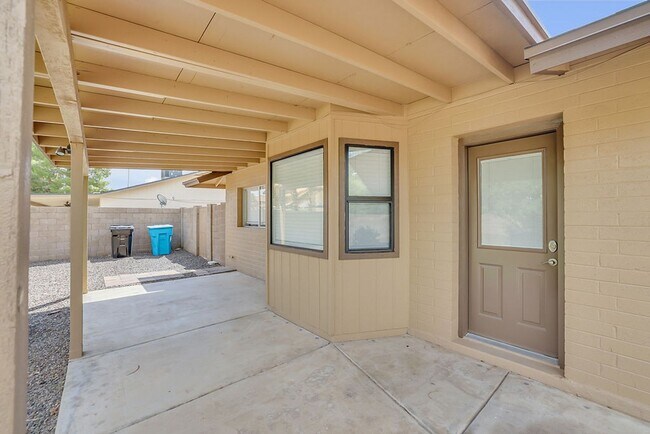 Building Photo - Gorgeous 4-Bedroom Home in Prime 85254 Loc...