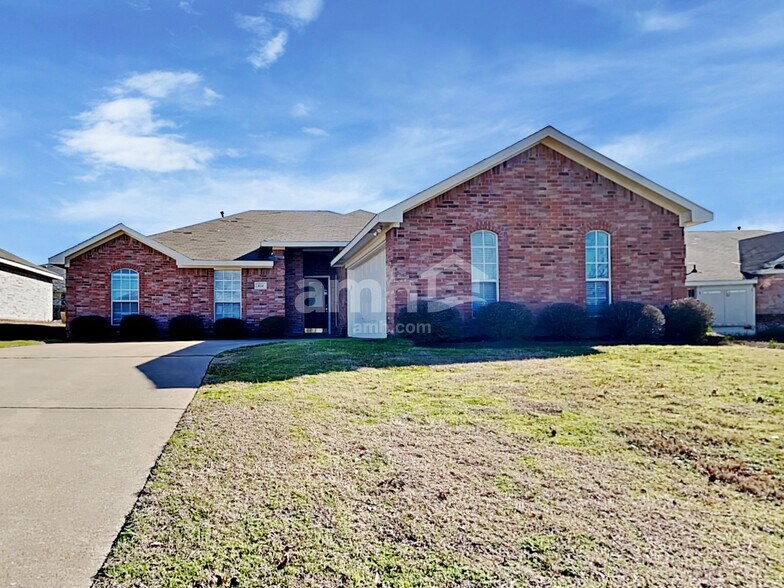 Primary Photo - 824 Wilderness Pass
