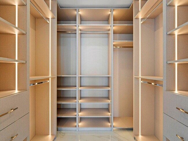 Building Photo - 700 NE 24th St