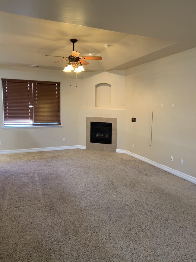 Building Photo - 464 1/2 Chatfield Ln
