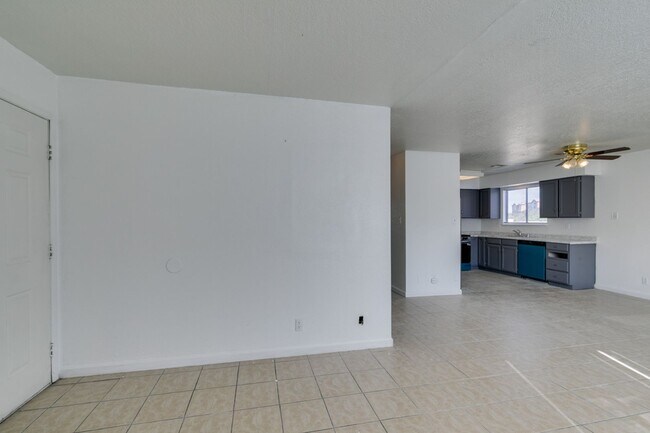 Building Photo - 6987 Mendon Ln