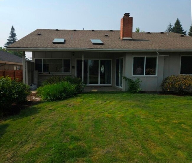 Building Photo - 2Bd/2Ba Single Story Home - Available to View!