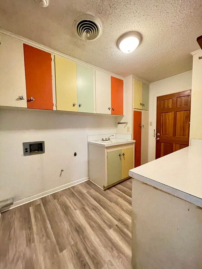 Building Photo - 136 Rwe Jones Dr