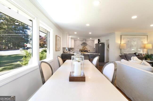 Building Photo - 1092 West Lake Dr