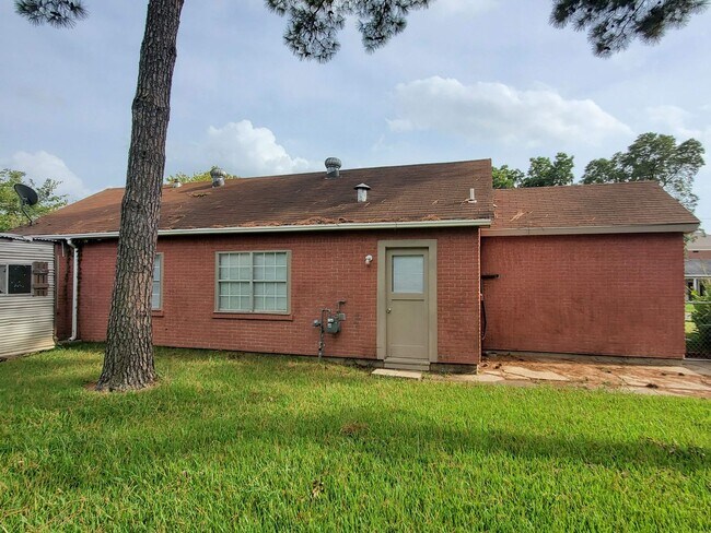 Building Photo - 231 Lincoln Dr