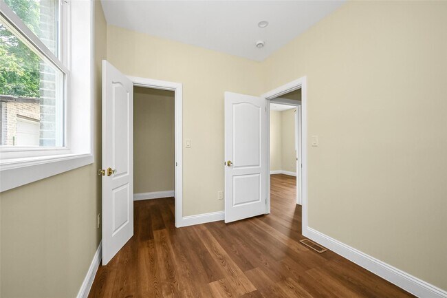 Building Photo - 14949 Hawtree St
