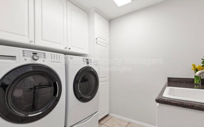 Building Photo - 994 Windflower Way