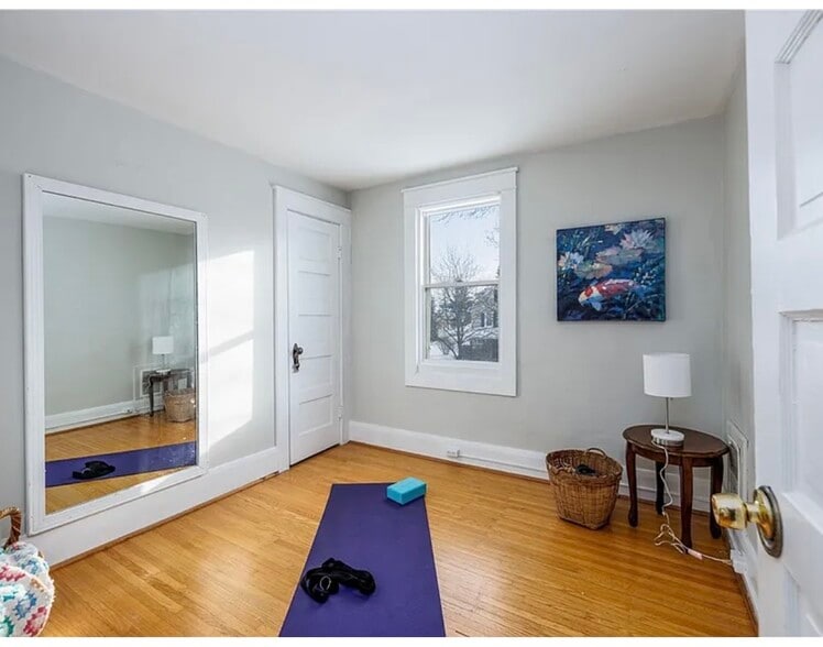 Building Photo - 18 Deland Park a