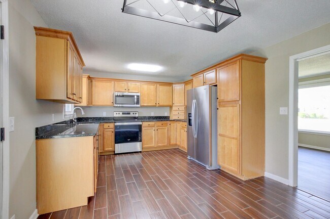 Building Photo - Four Bedroom with Bonus Room and a detache...