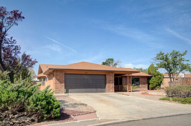 Building Photo - Amazing 3 Bedroom in Central Rio Rancho!