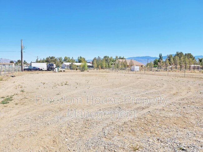 Building Photo - 1550 West Irons Street