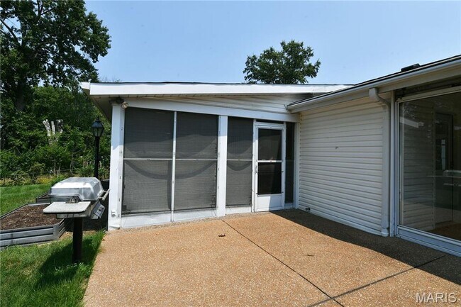 Building Photo - 965 Orchard Lakes Dr