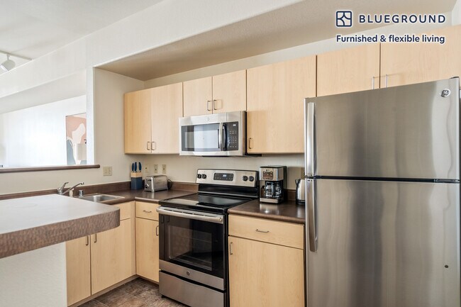 Building Photo - 39370 Civic Center Dr