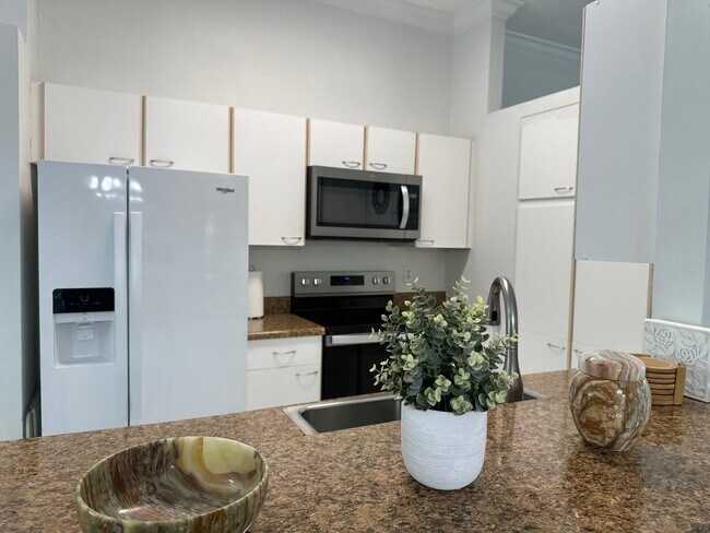 Building Photo - 717 Lake Wellington Dr