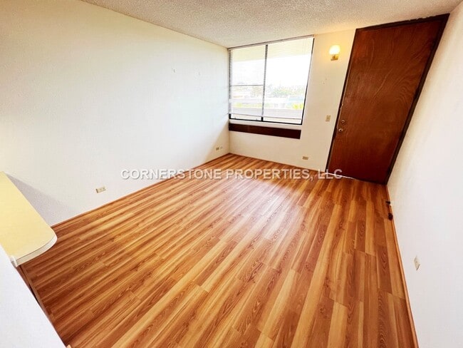 Building Photo - 3324 Sierra Dr