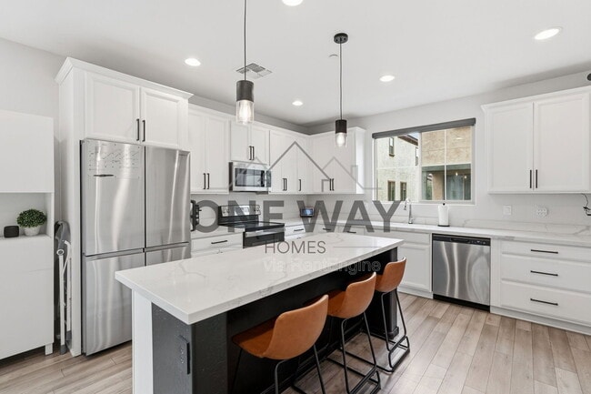 Building Photo - 1685 E Chelsea Ln