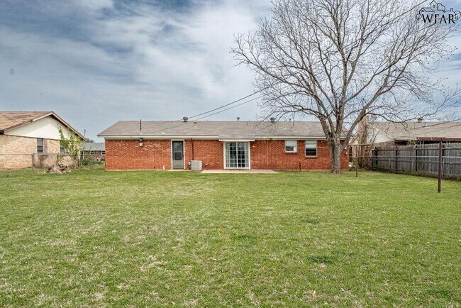 Building Photo - 4024 Hooper Dr