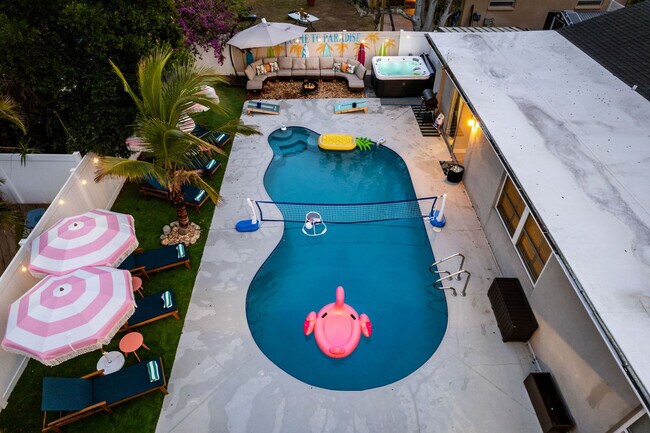 Building Photo - 12263 90th Ave