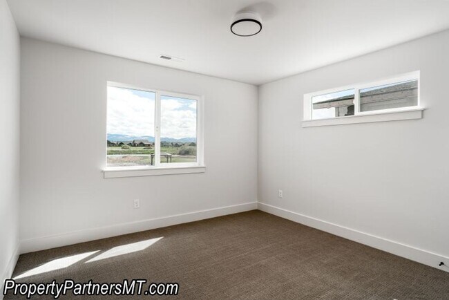 Building Photo - *** Recently built & Dog Friendly *** 3 Bed 2.5 Bath Townhouse