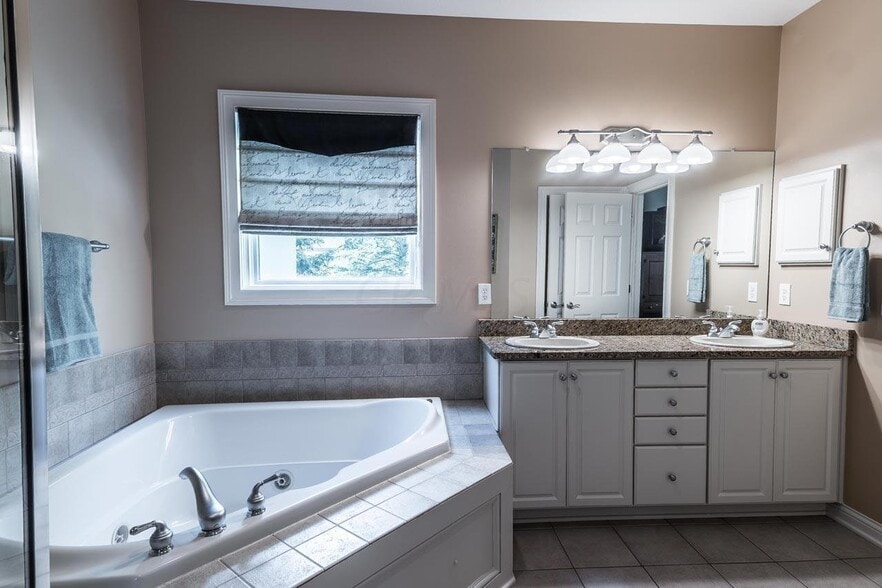 Building Photo - 2497 Coltsbridge Dr