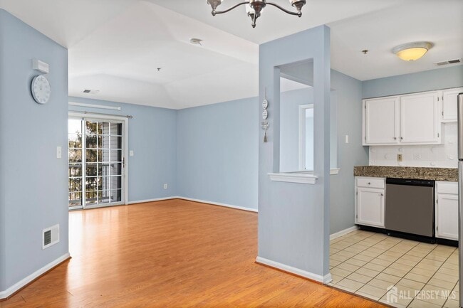 Building Photo - 734 Waterford Dr