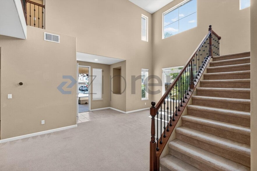 Building Photo - Unit
