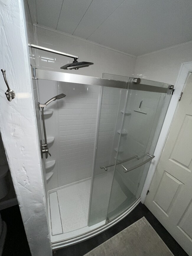 Building Photo - 1910 Hst W 10th St