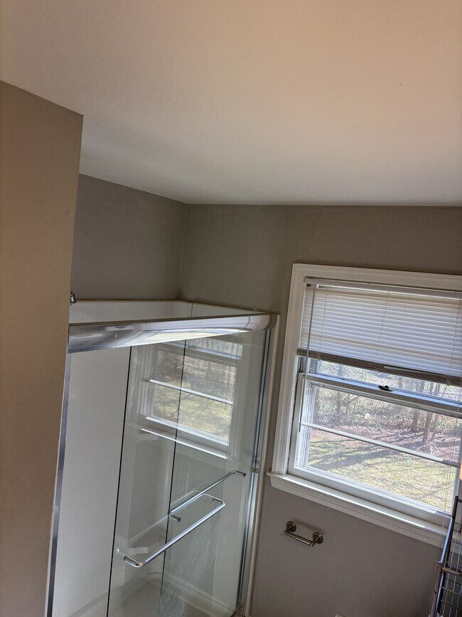 Building Photo - 1012 Powell Dr