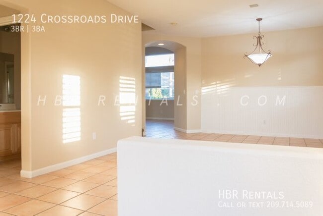 Building Photo - 1224 Crossroads Dr