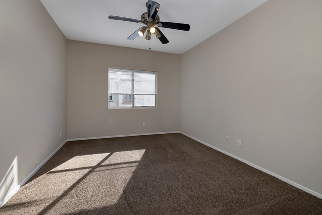 Building Photo - Gated 2 Bedroom 2 Bath Condo on the Second Floor