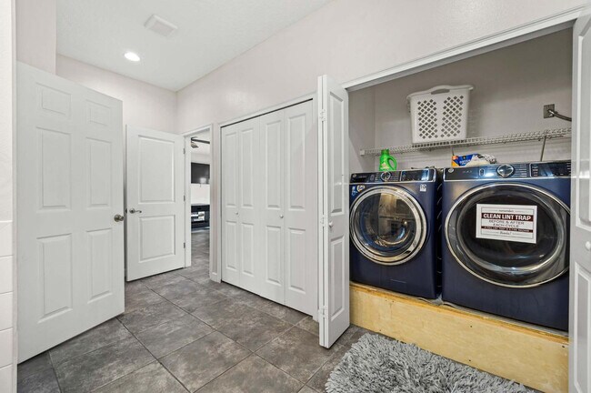 Building Photo - 42 Moody Dr