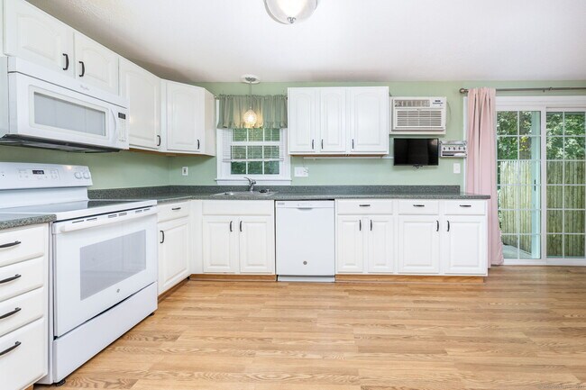 Building Photo - 11 Brandywine Ln